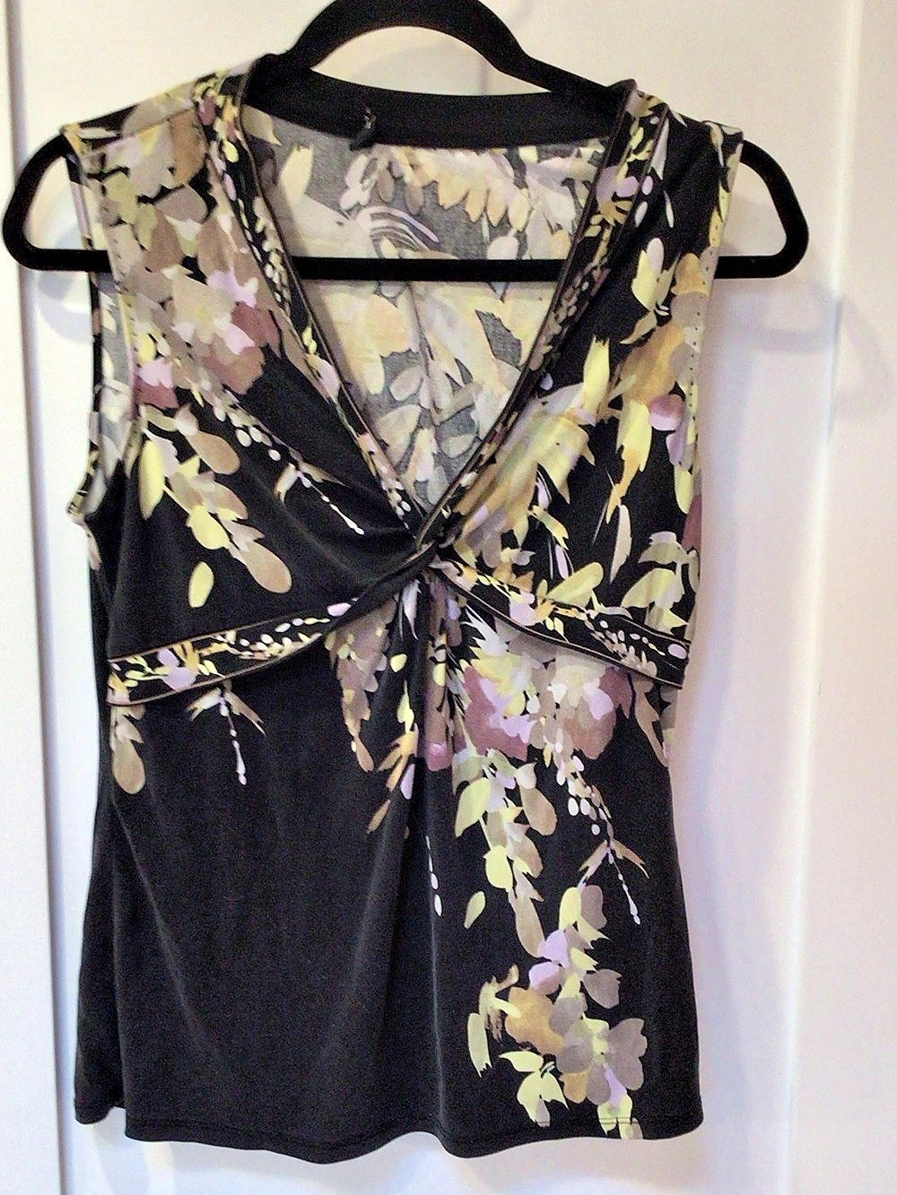 ELIE TAHARI Floral Twist Front Blouse in Black & Purple Size Medium
